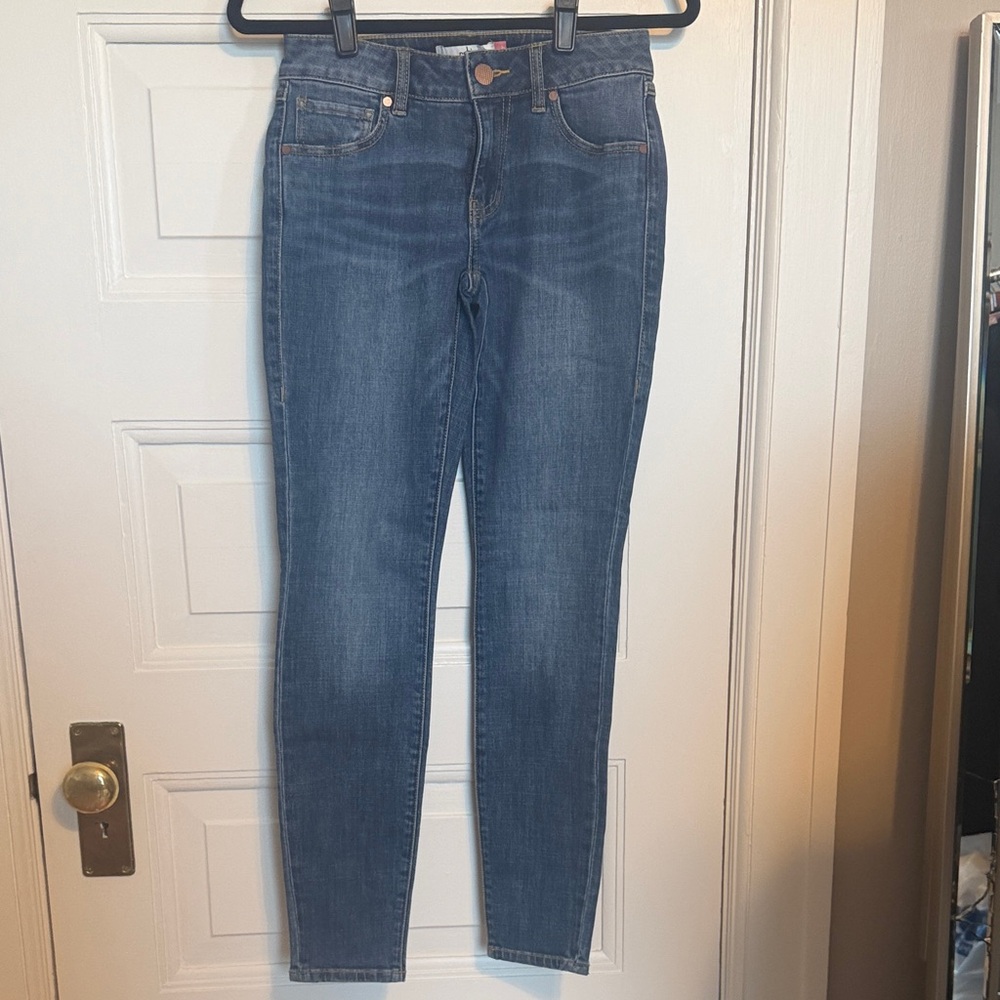 CAbi 5882 The Skinny Classic Wash Jeans Sz 2 NWT Originally $129